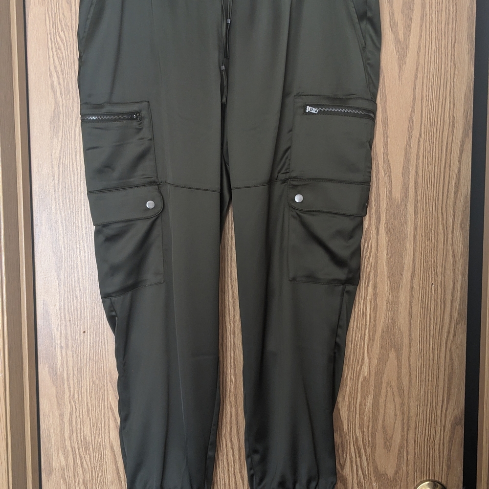 Banana Republic Women's Olive Cargo Pants